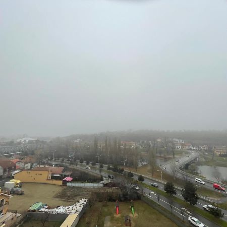 Lovely 3 Bedrooms Apartament Oradea Exterior foto