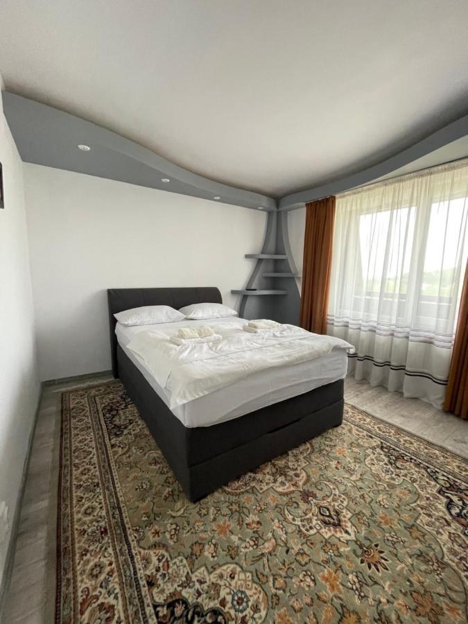 Lovely 3 Bedrooms Apartament Oradea Exterior foto