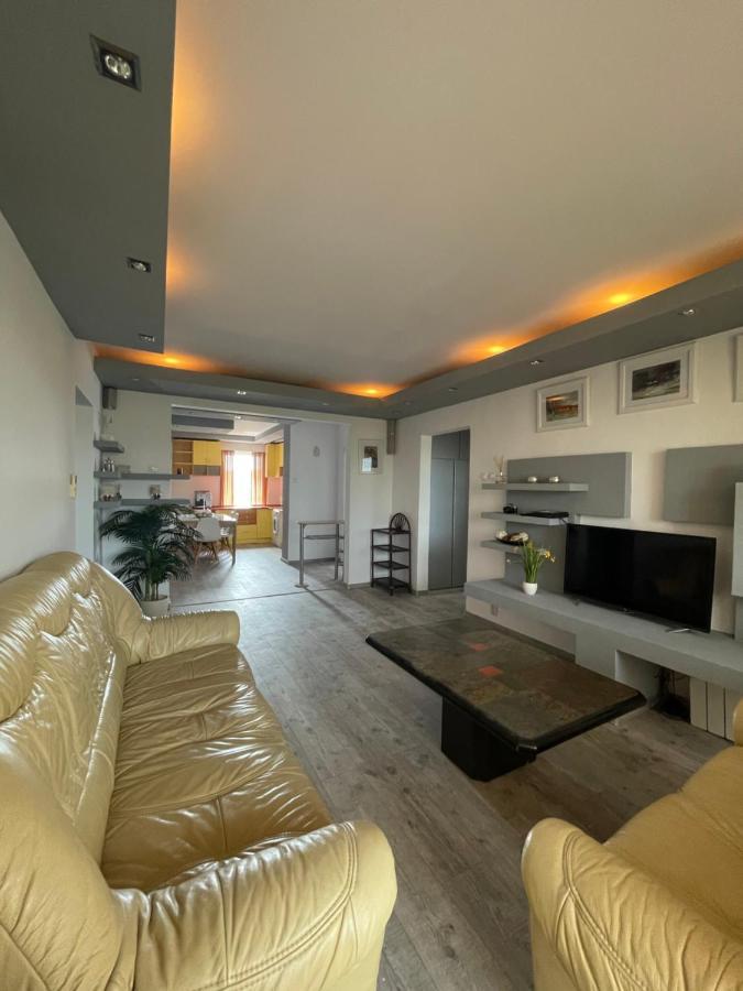 Lovely 3 Bedrooms Apartament Oradea Exterior foto